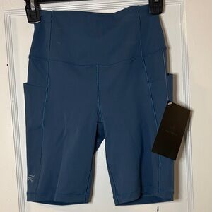 Arc'teryx Women's Blue Essent Shorts size 2